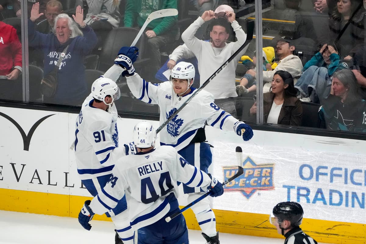 Nylander Sets New Personal Best, Eyes Loob's Swedish Goal Record