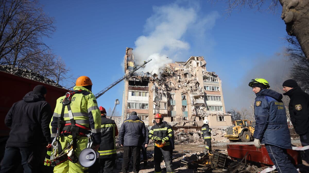 At least 25 dead in Russian attacks on high-rise buildings