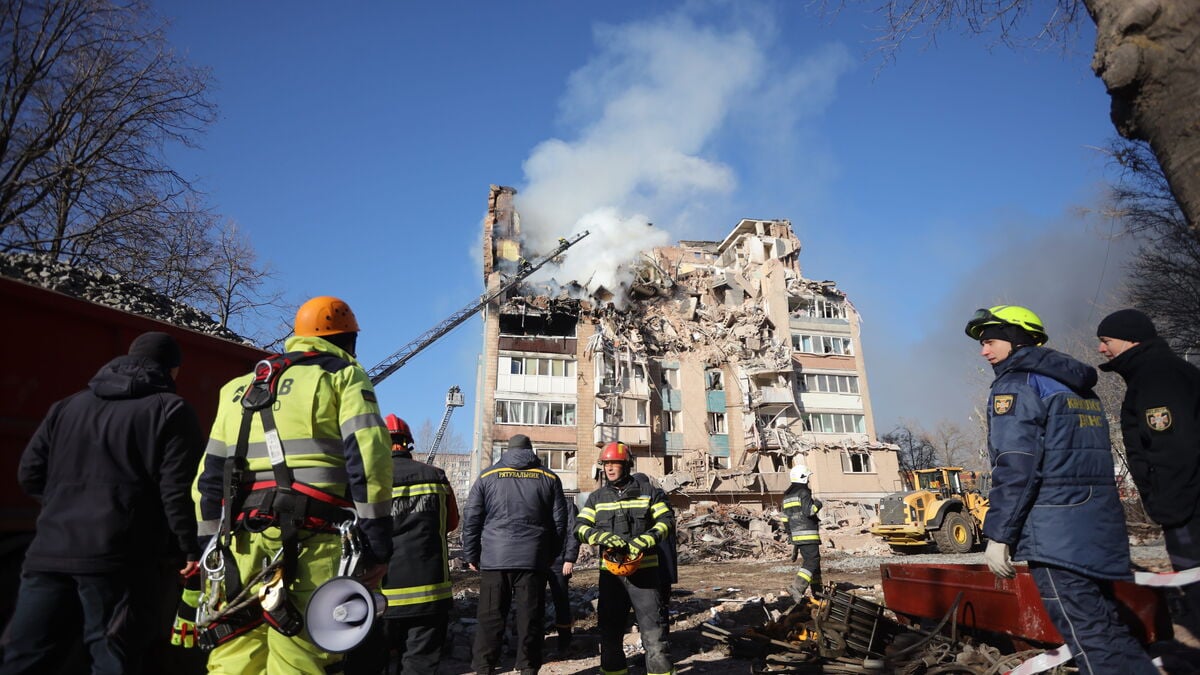 At least 25 dead in Russian attacks on high-rise buildings