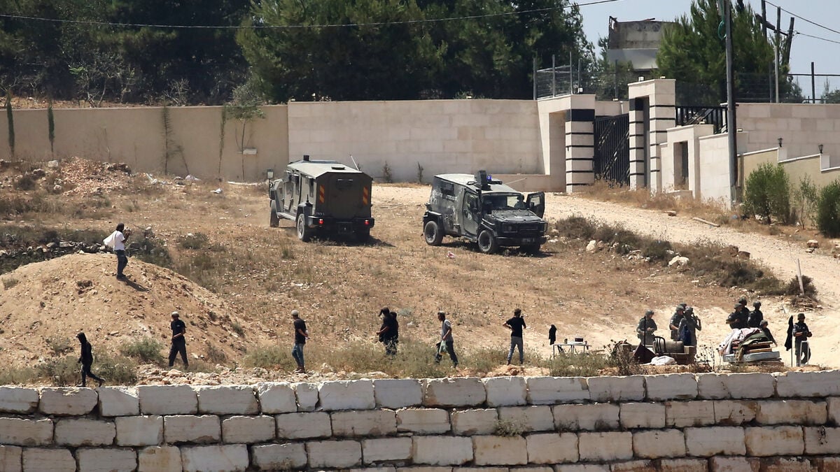 Israeli military intervenes after settlers besiege Palestinian village in West Bank
