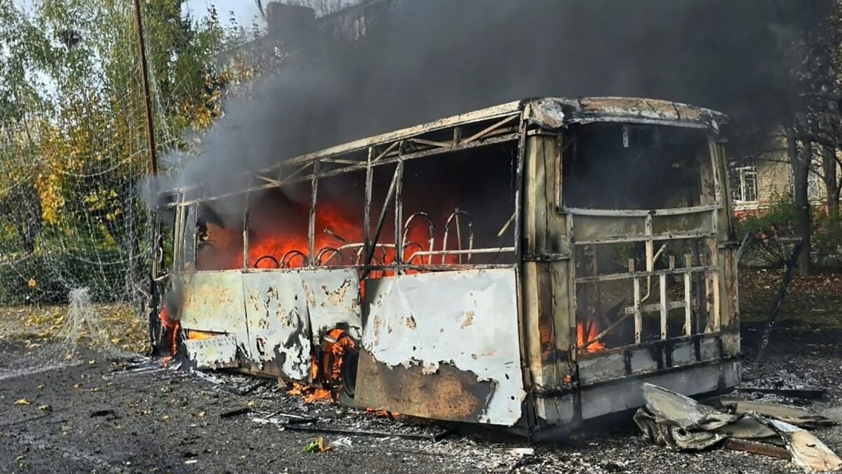 Russian Strikes Kill 30 in Kramatorsk Bus Attack as Kyiv Faces Winter Power Fears