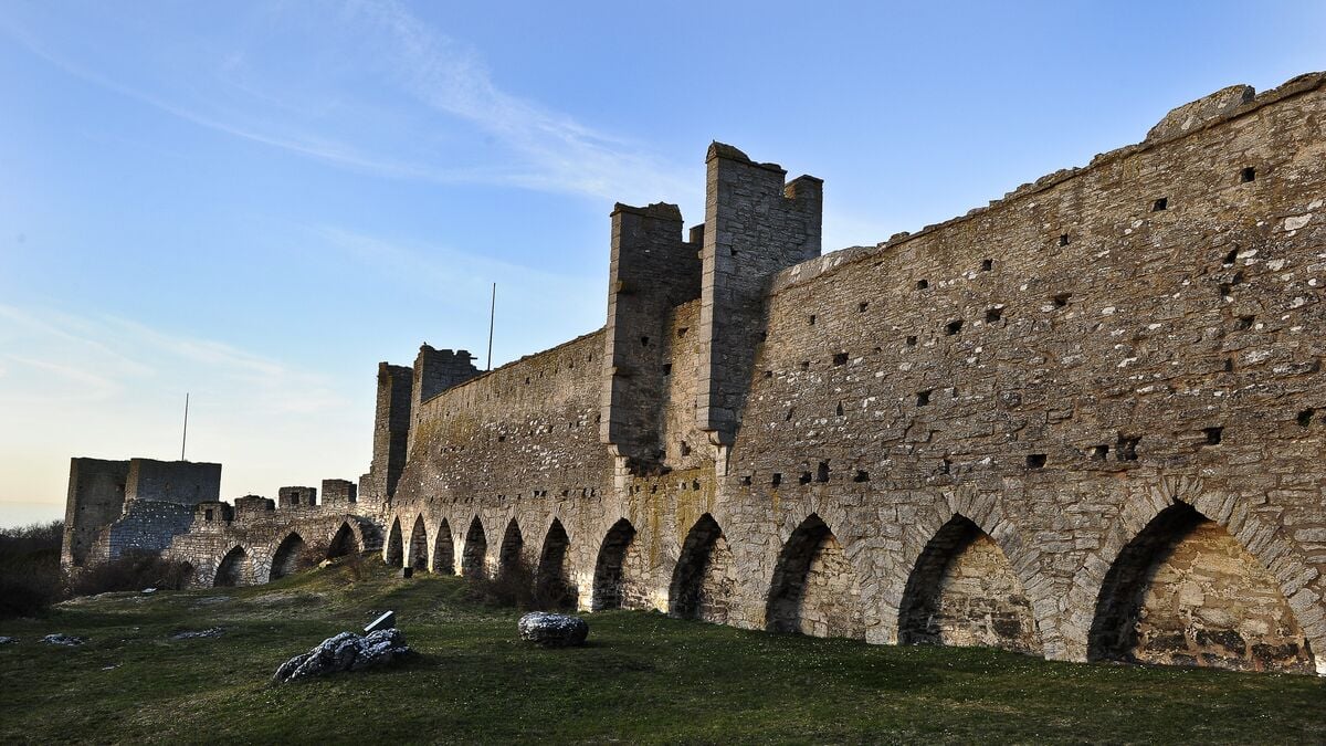 Woman in 30s in intensive care after fire show accident in Visby