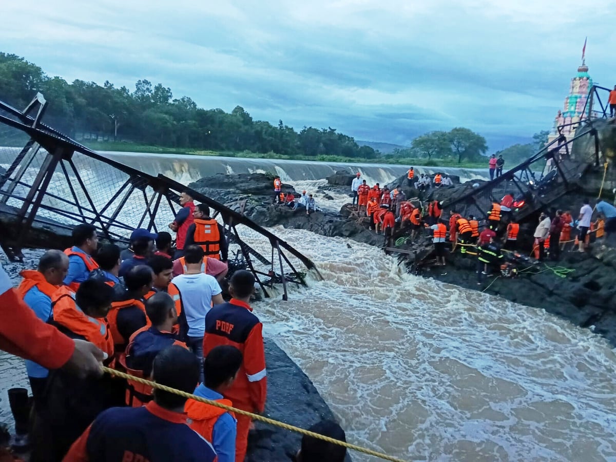 Bridge Collapse in Indian Tourist Town Kills 4 and Injures 32