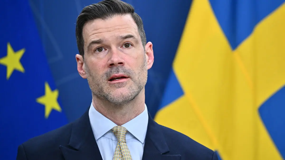 Information obligation to find more people in the shadow society