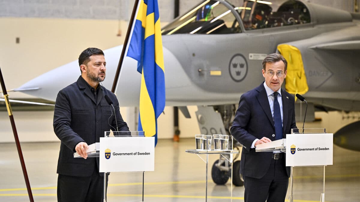 Sweden donates 16 Gripen planes