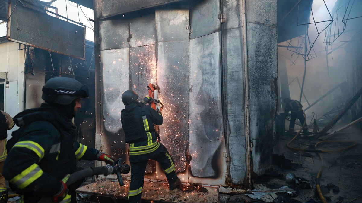 Four killed in Russian overnight attacks on Ukraine
