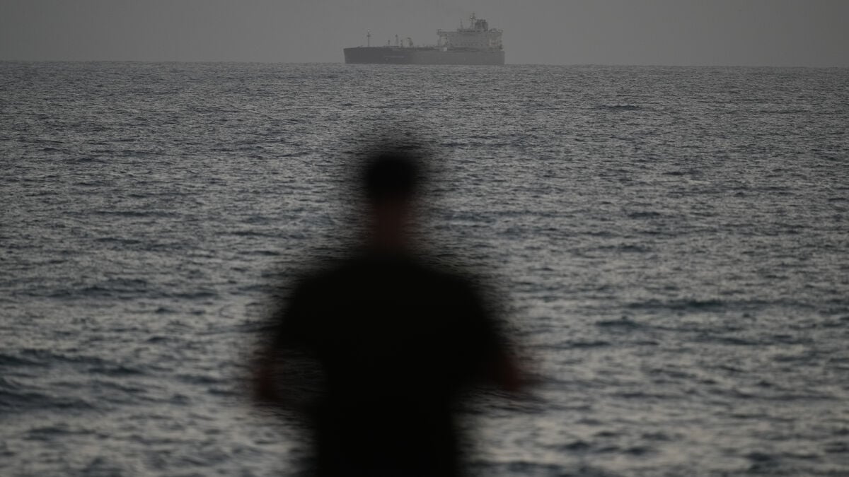 Britain eases sanctions on Russian oil amid rising fuel prices