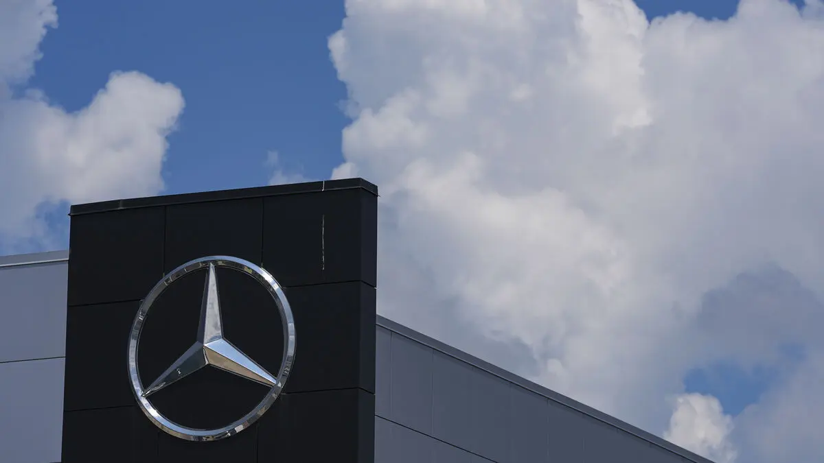 Win for Mercedes-Benz, sales miss