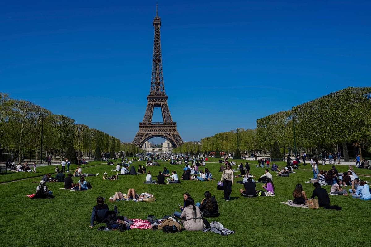 Eiffel Tower Height Increases During Summer Heatwave