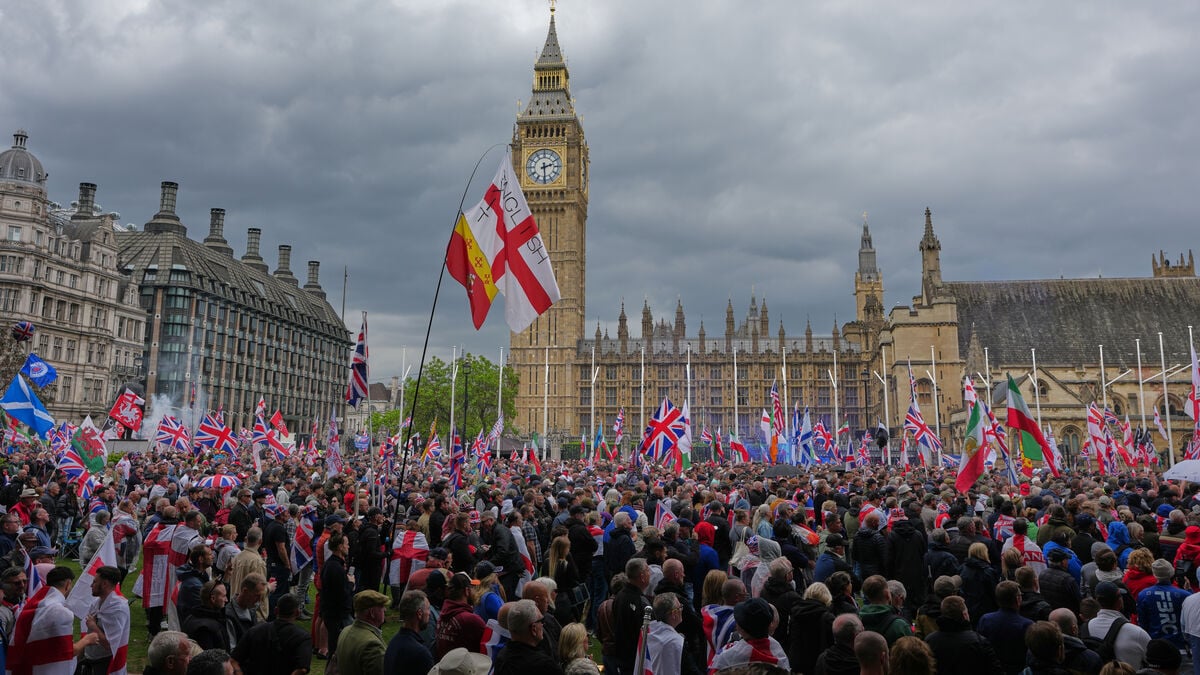 Dozens arrested at two large demonstrations in London