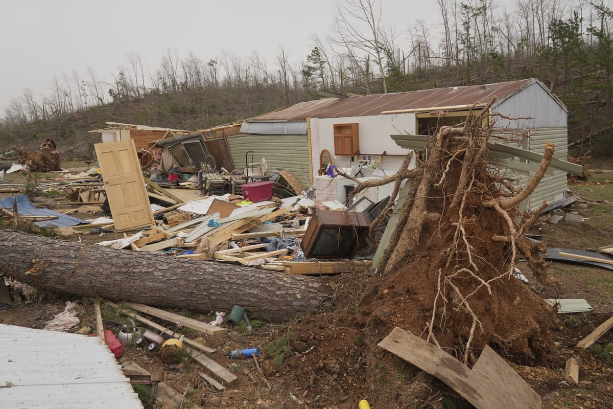 Over 30 dead in severe weather in the USA