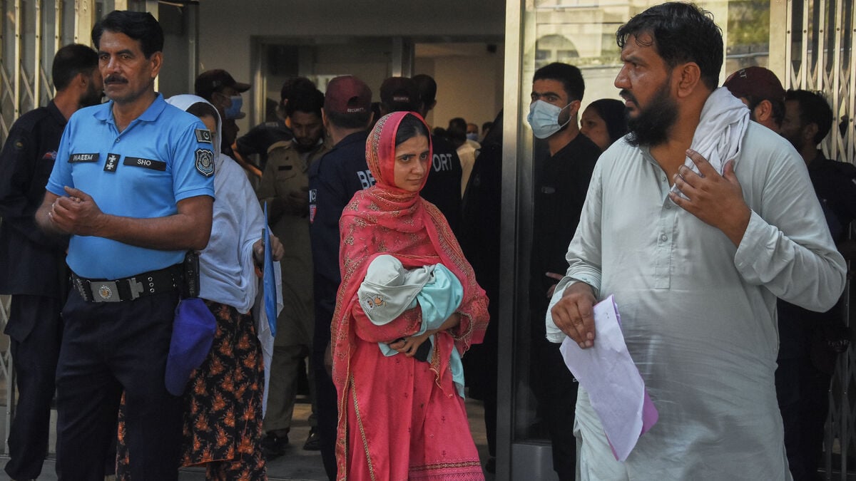 14 newborns die in hospital fire in Islamabad, families say staff abandoned babies