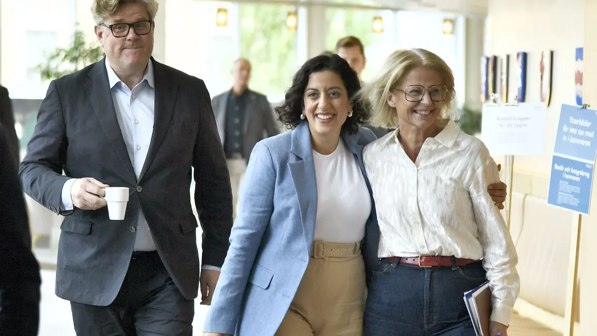 M and L step up warnings to centre-right voters against backing C