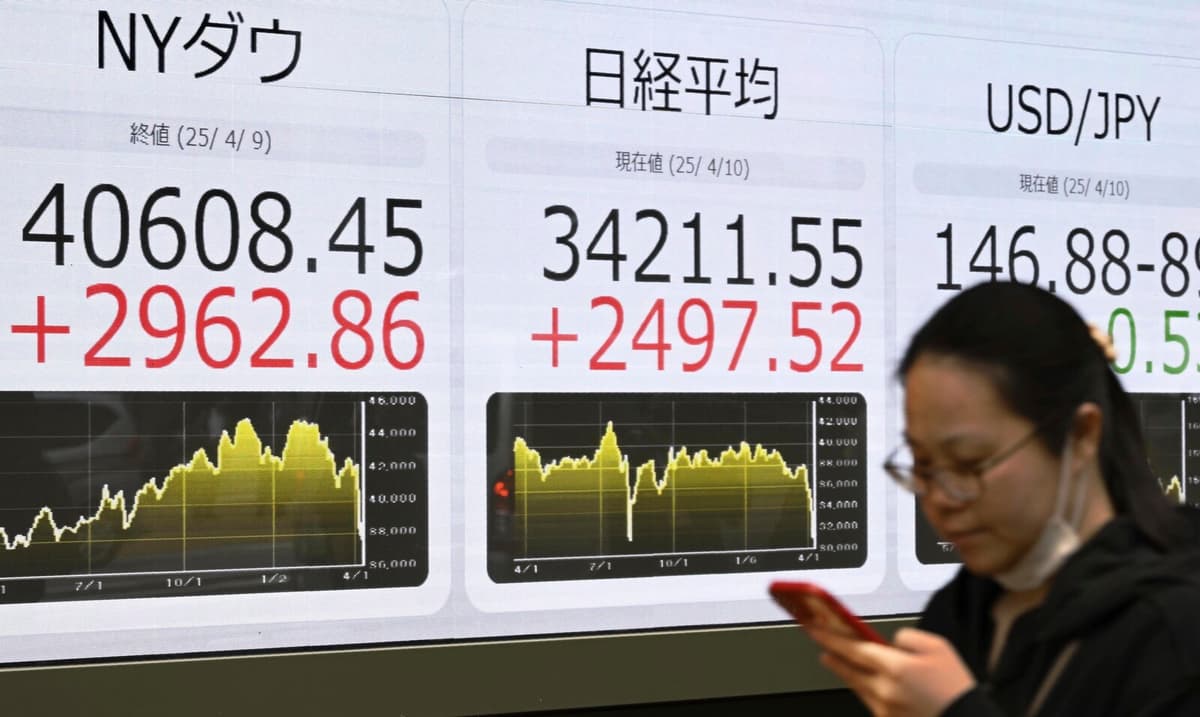 Tokyo Stock Exchange Sees Gains as Interest Rates Hold Steady
