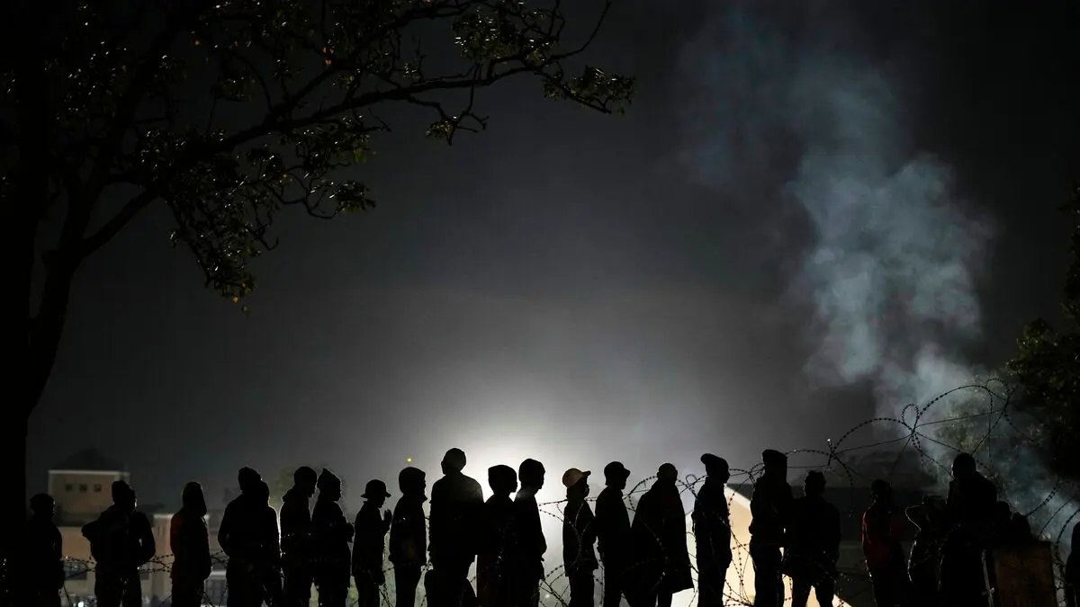 Tens of thousands of migrants leave South Africa amid violent anti-immigrant protests