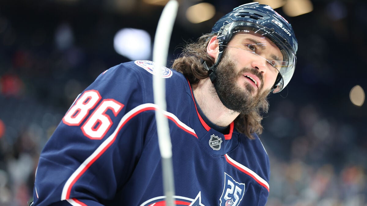 Toronto, Columbus swap star forwards a day before NHL opener