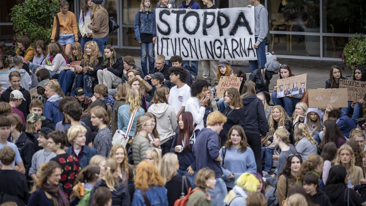 Malmö students protest deportation of Netflix star and school janitor Mohammed Nour Oklah