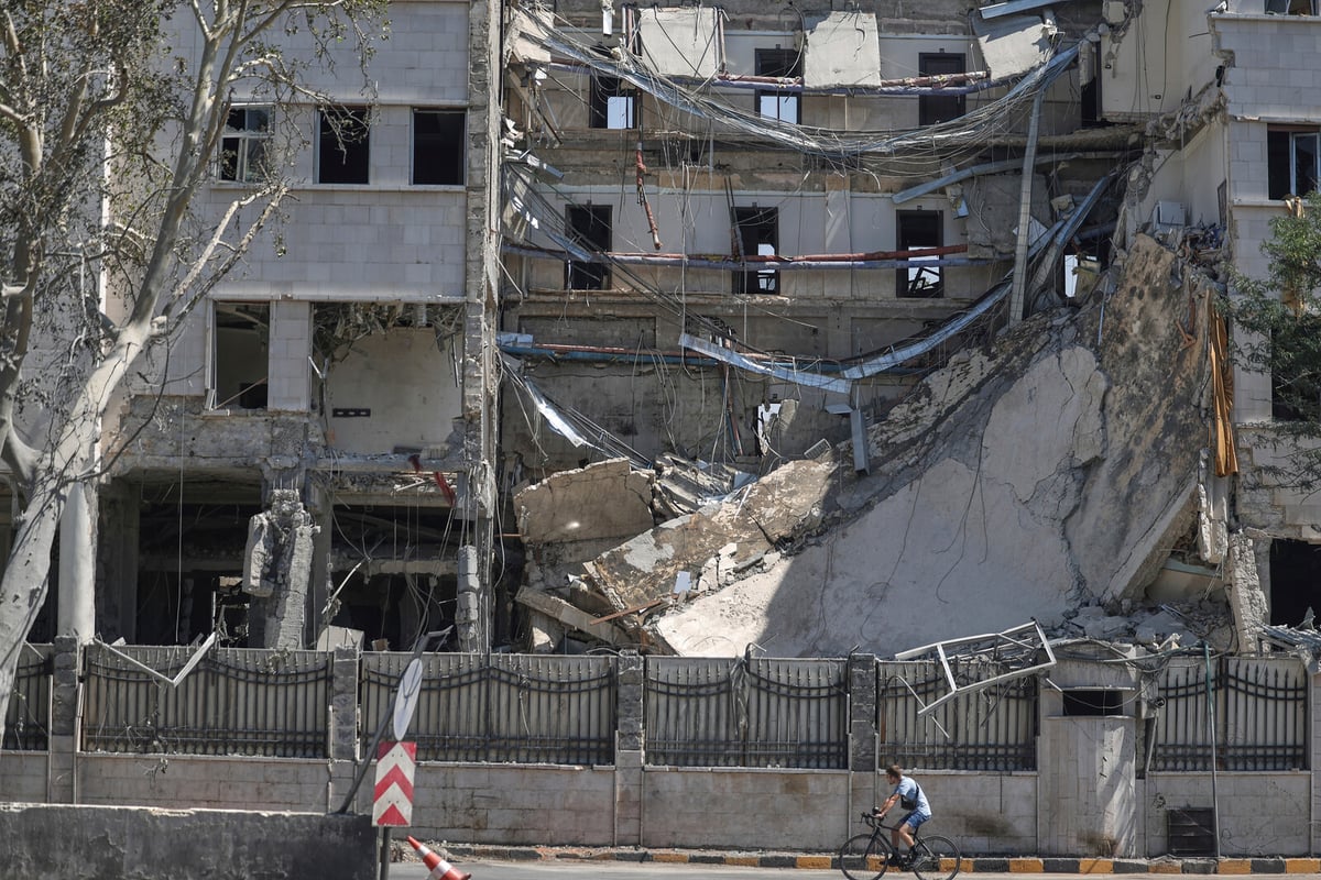 Israeli Strikes Hit Sweida Amid Syrian Troop Withdrawal