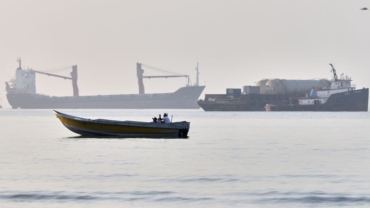 US and Iran launch new strikes as tension escalates in Gulf region