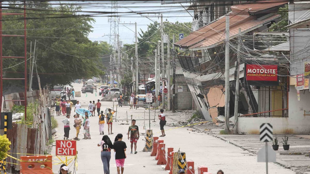 Desperation in quake-hit Glan: Give us food