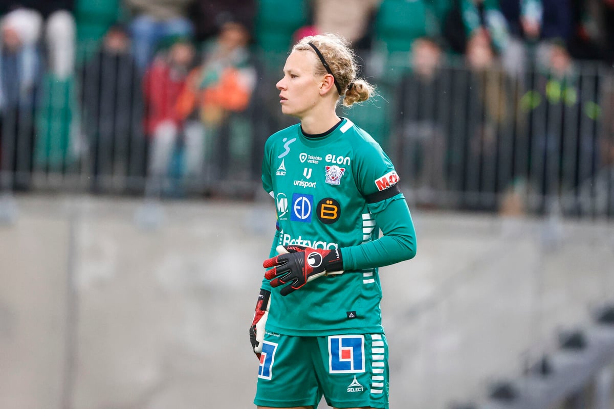 Goalkeeper Cajsa Andersson Scores Late Equalizer for Linköping