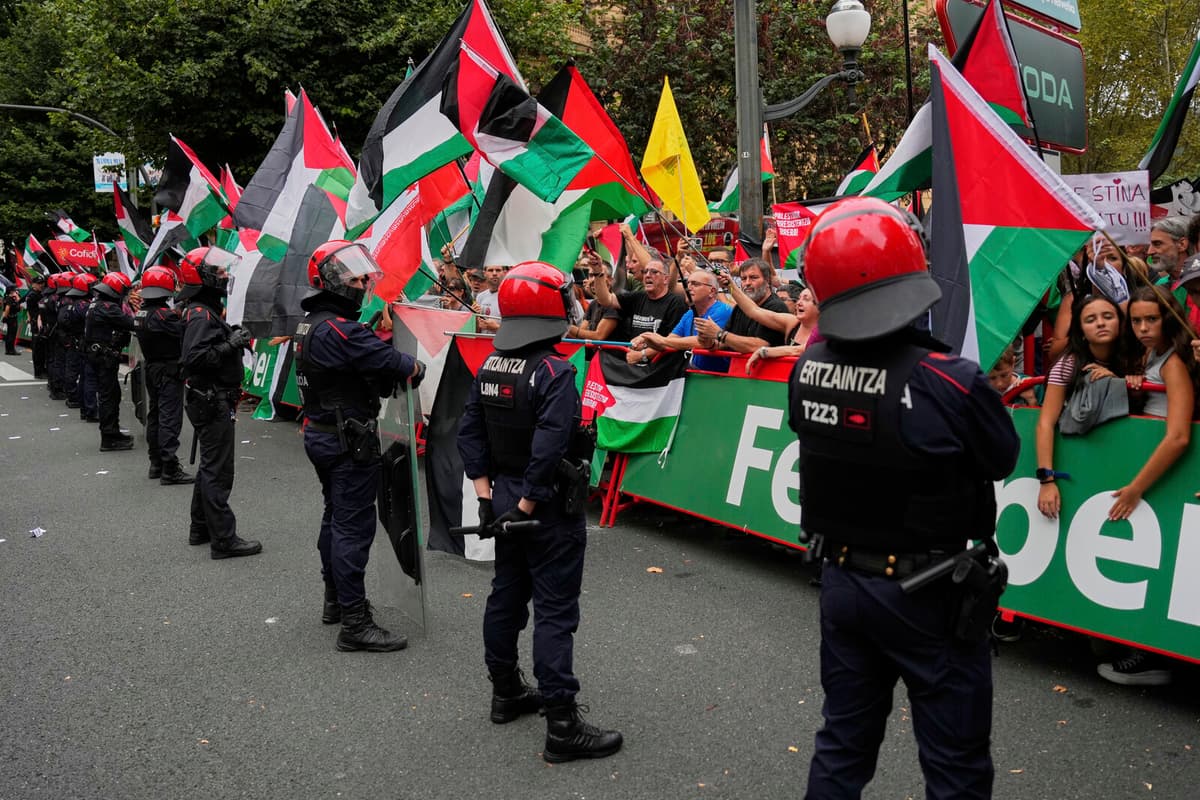 Pro-Palestinian Protests Halt Tour of Spain Stage in Bilbao