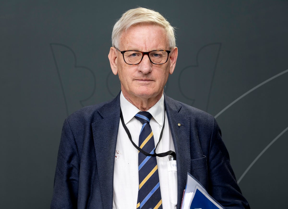 Carl Bildt Joins Church Election in Support Role