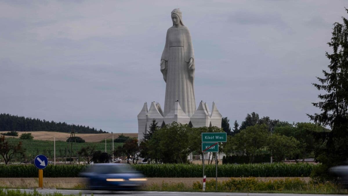 Polish billionaire funds giant Virgin Mary statue in central village