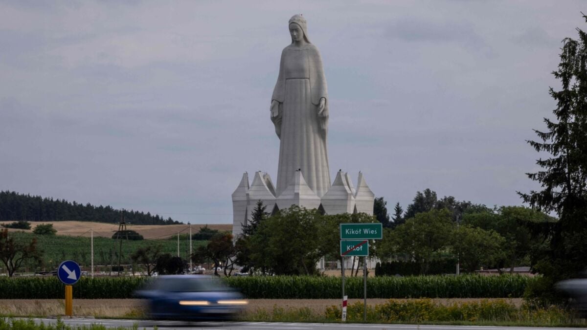 Polish billionaire funds giant Virgin Mary statue in central village