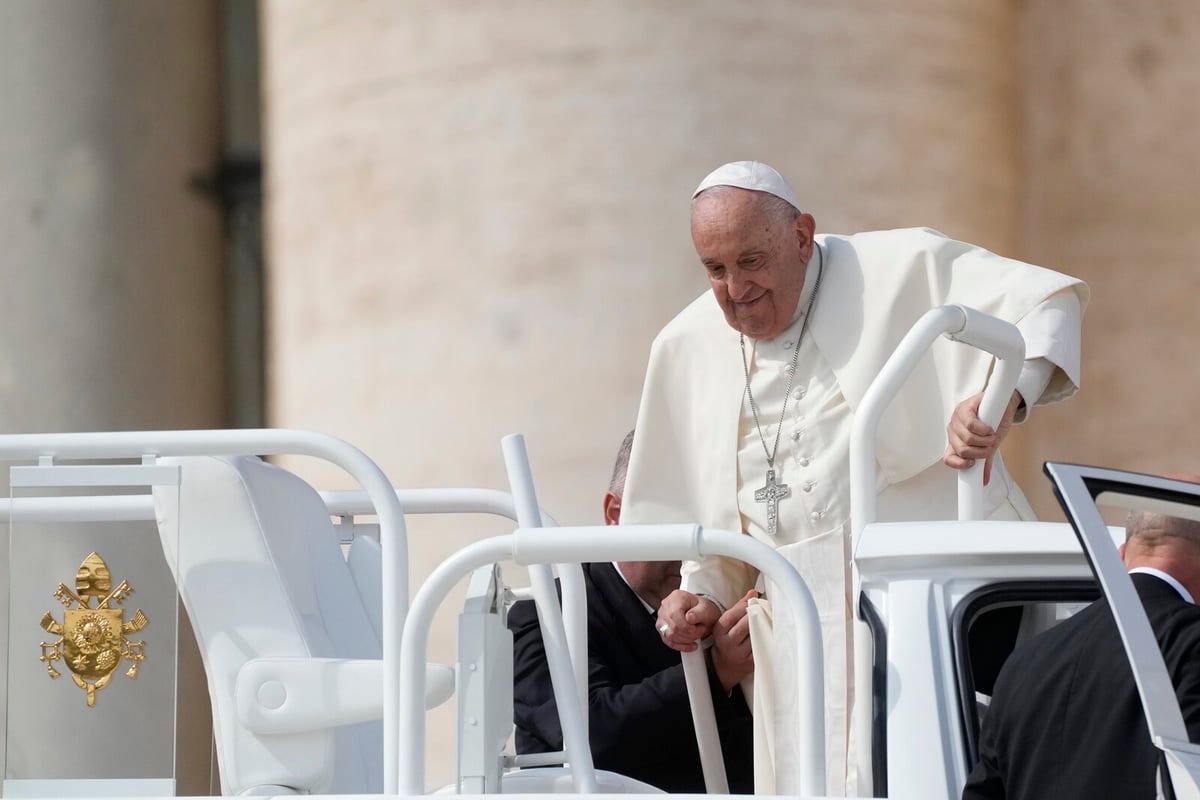 Pope's Car Transformed into Mobile Clinic for Gaza's Children