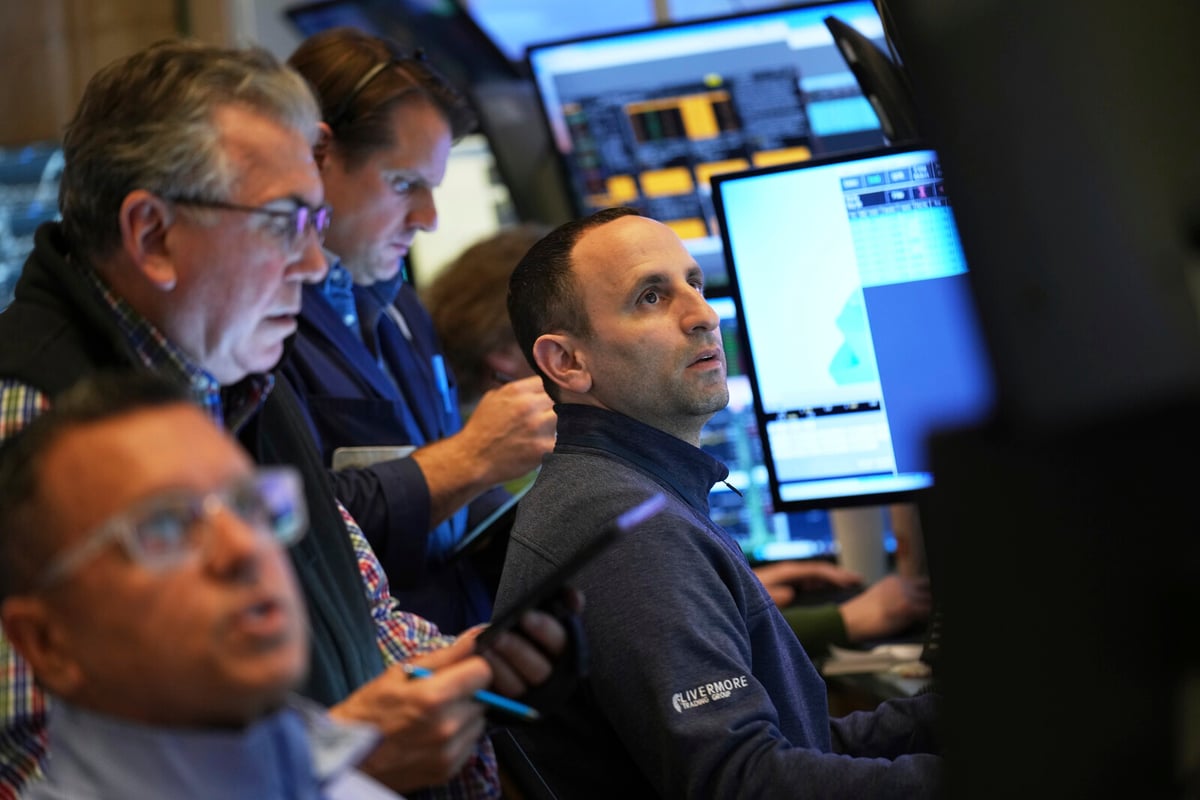 US Stock Market Drops as Uncertainty Lingers After Tariff Pause