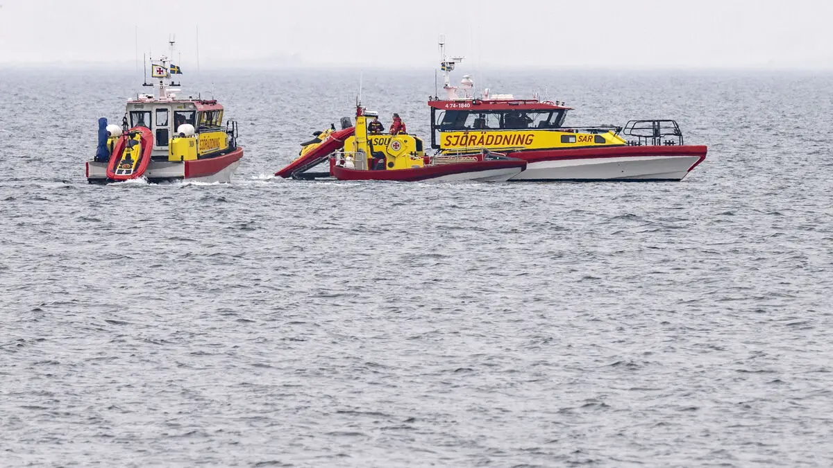 Oil spill alarm in Lysekil marina