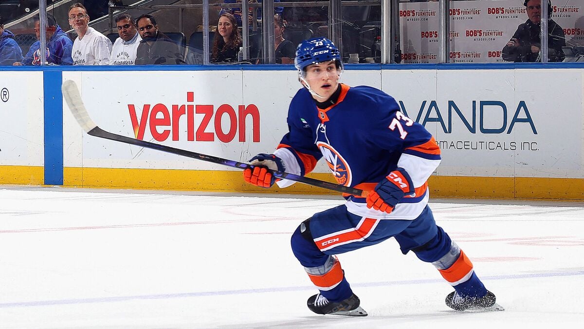 Eklund records assist in NHL debut for New York Islanders
