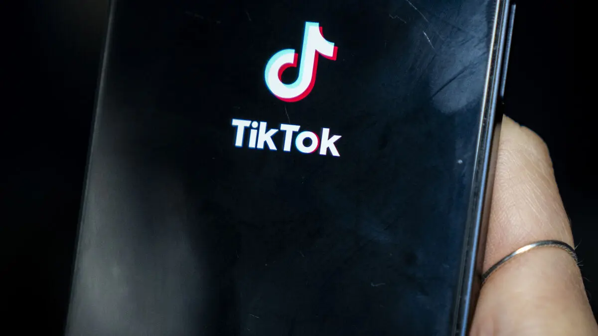 Tiktok signs deal to sell US operations