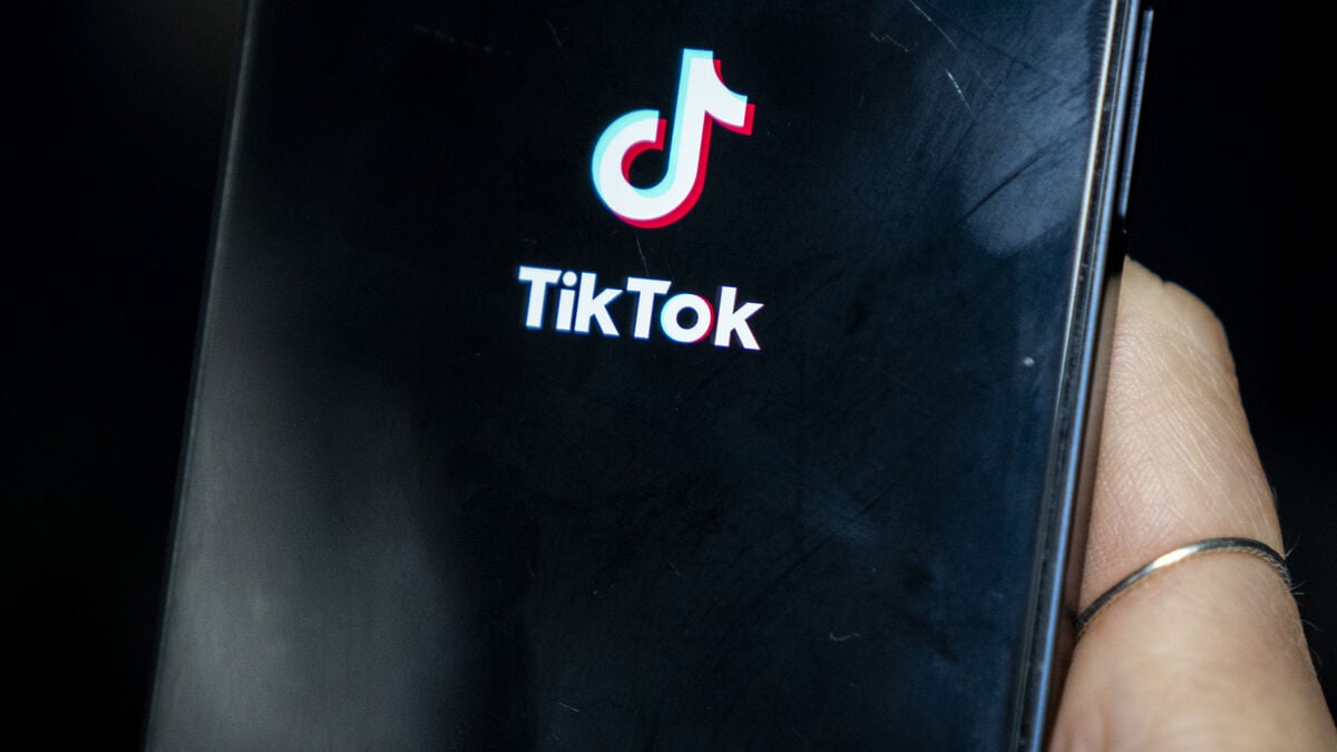 Tiktok signs deal to sell US operations