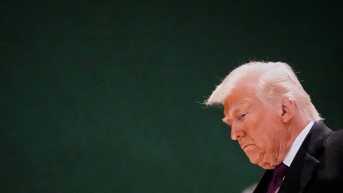 Trump says warships heading towards Iran