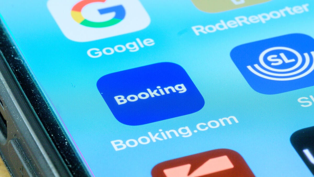 EU investigates Booking.com over fake listings, phishing and paid ads