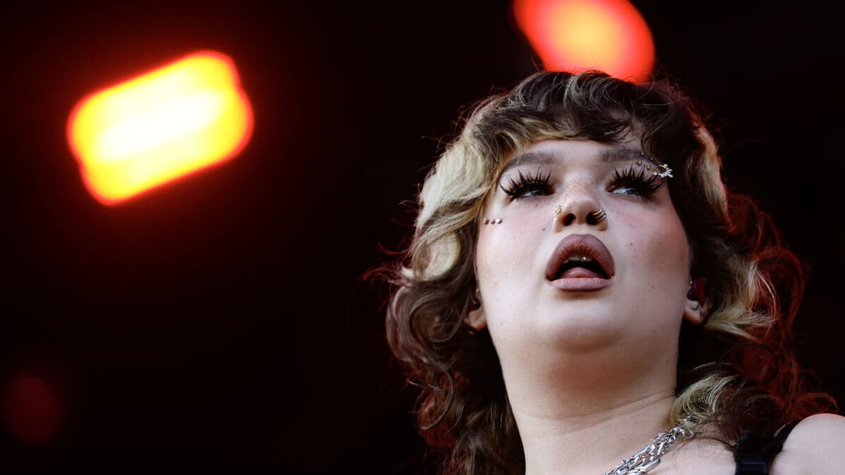 Lola Young Cancels Tour After On-Stage Collapse