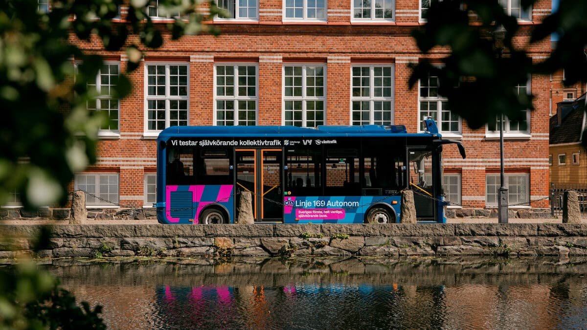 Self-driving bus in crash on premiere day