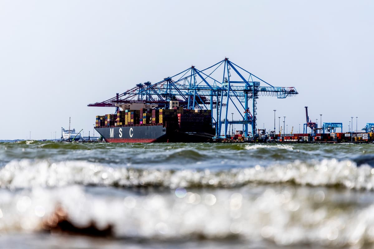 Global Shipping Emissions Agreement Faces Potential Collapse