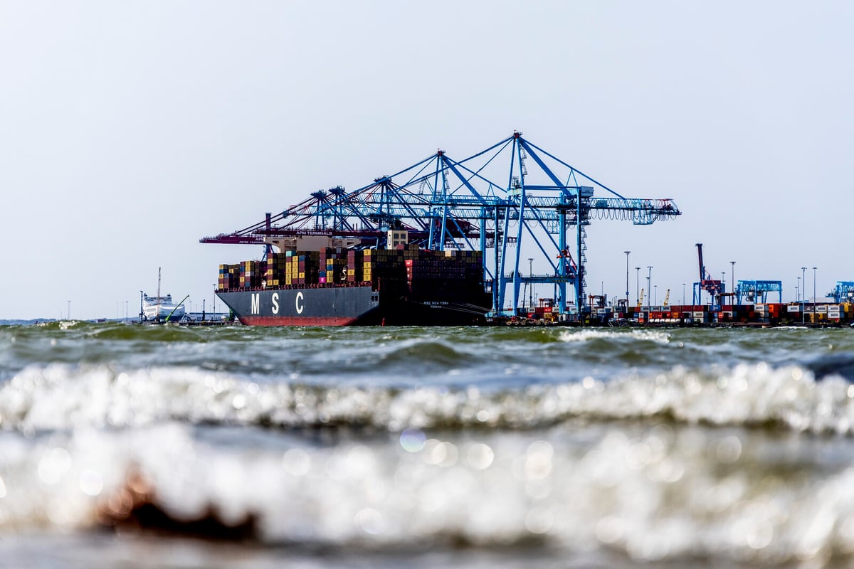 Global Shipping Emissions Agreement Faces Potential Collapse