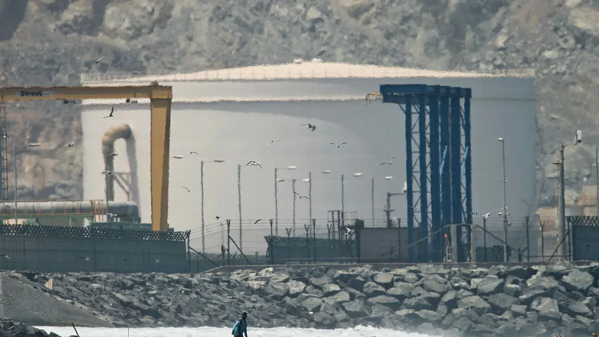 Saudi Arabia tightens oil tap as it cuts production