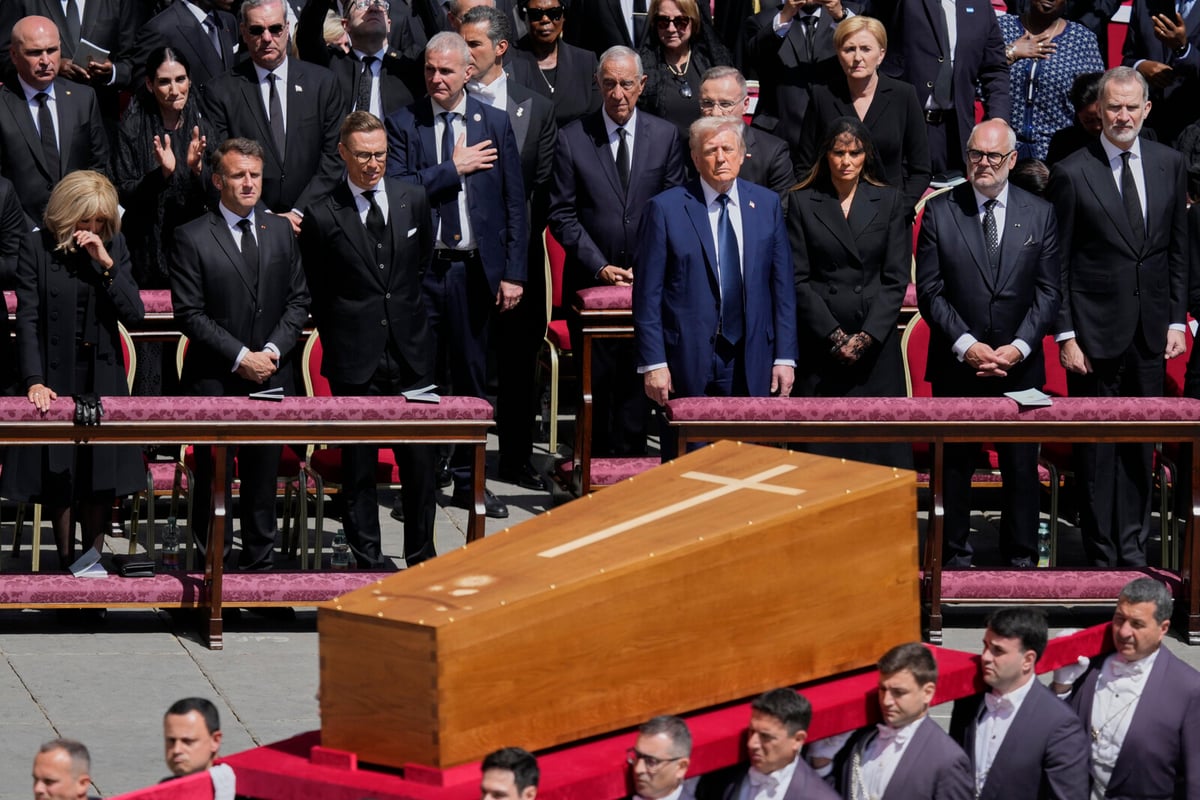 Trump's Blue Suit at Pope's Funeral Sparks Social Media Buzz