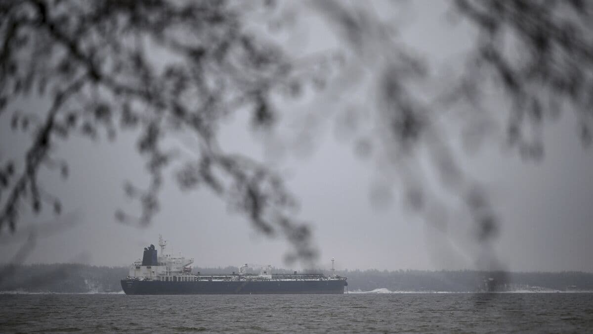 Ukraine attacks Russian oil port