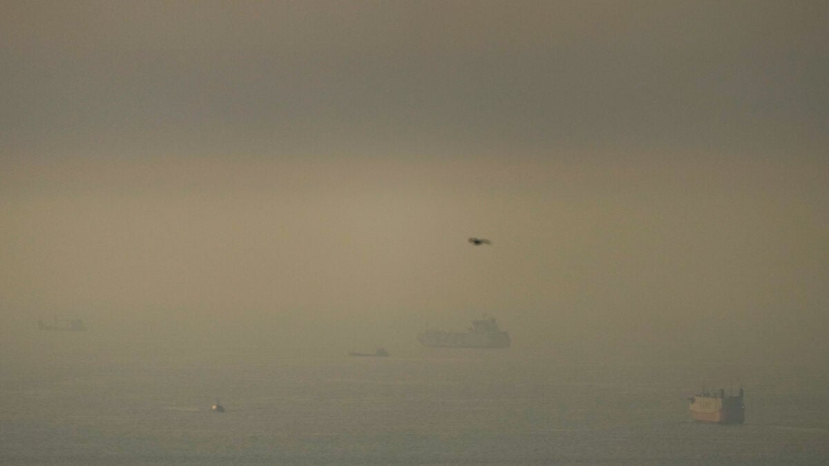 Zombie Ship Carrying Liquefied Natural Gas Makes Its Way Through the Strait of Hormuz