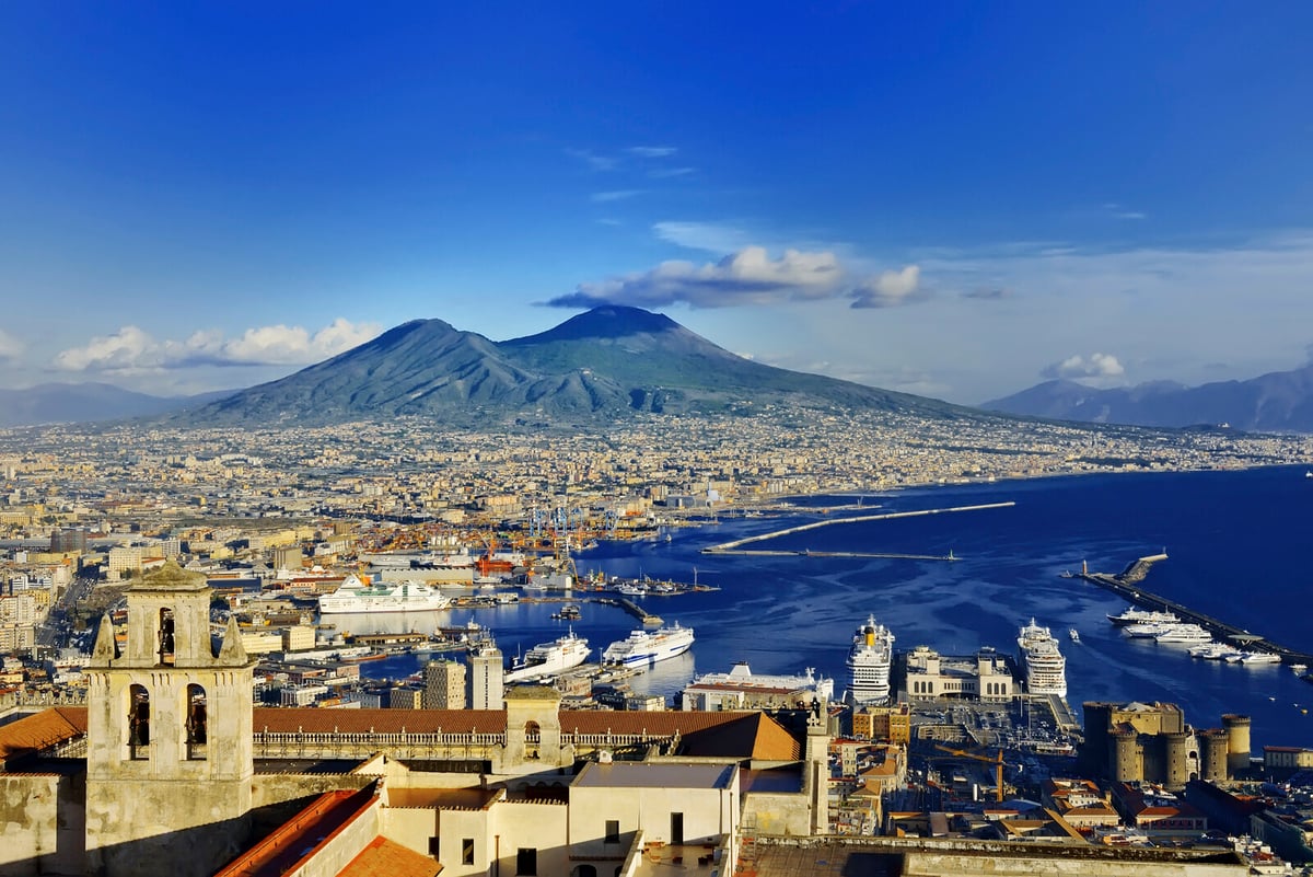 Vesuvius Hiking Trails Closed as Forest Fire Rages