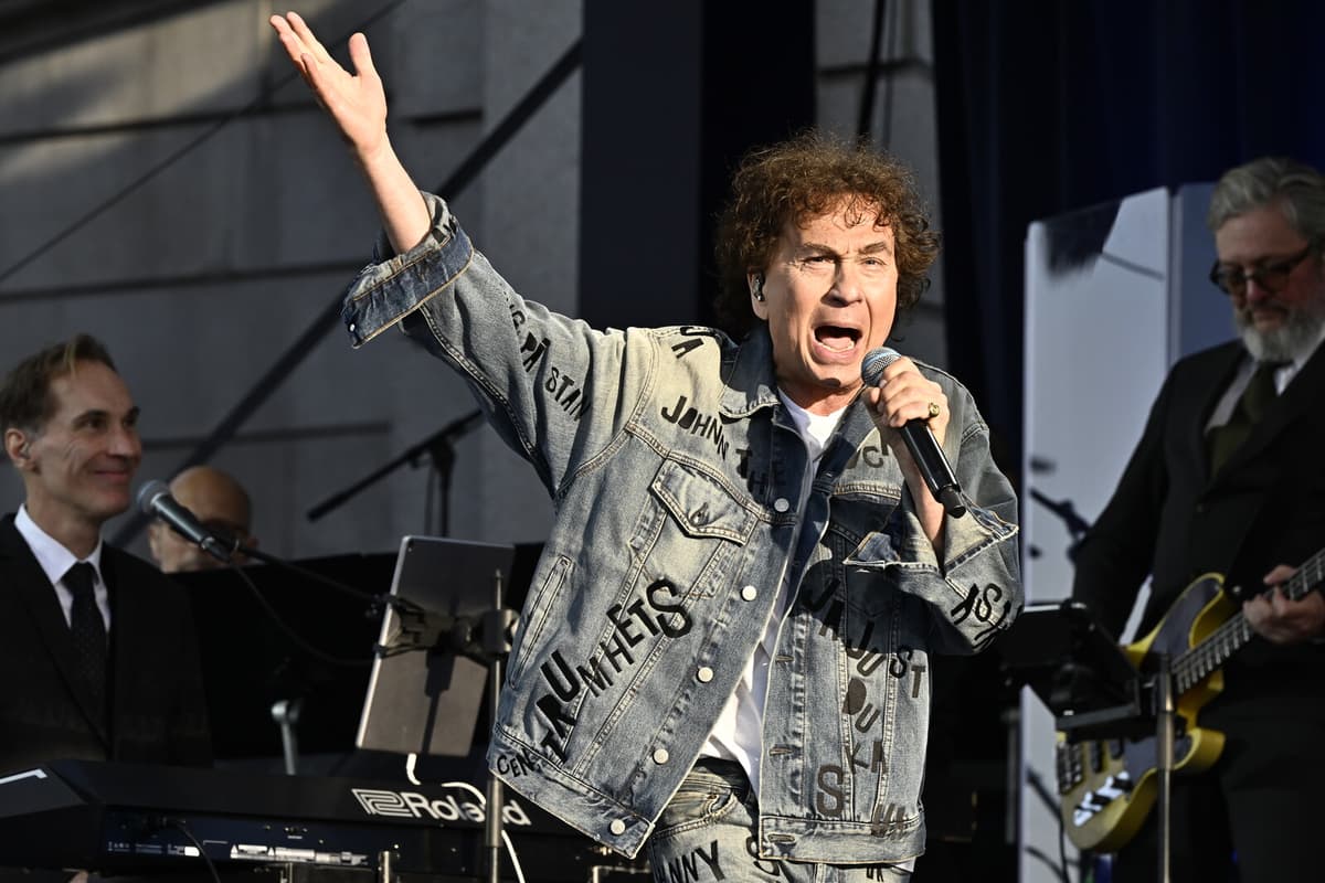 Magnus Uggla's Gothenburg Shows Continue After Summer Break