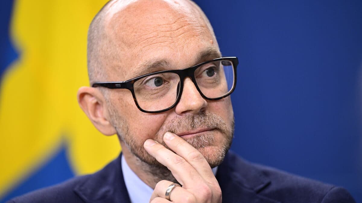 Calls for emergency meeting - tens of thousands of jobs threatened as US again threatens tariffs