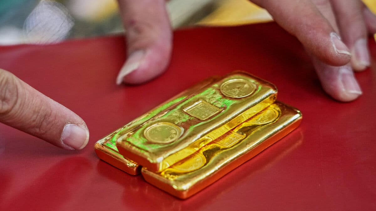 Gold and silver price decline continues