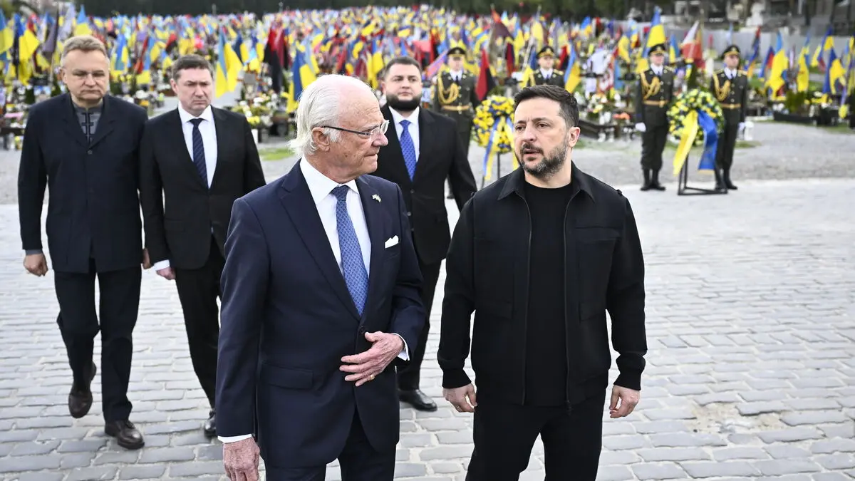 Sweden's King in Ukraine deeply impressed by Zelenskyy